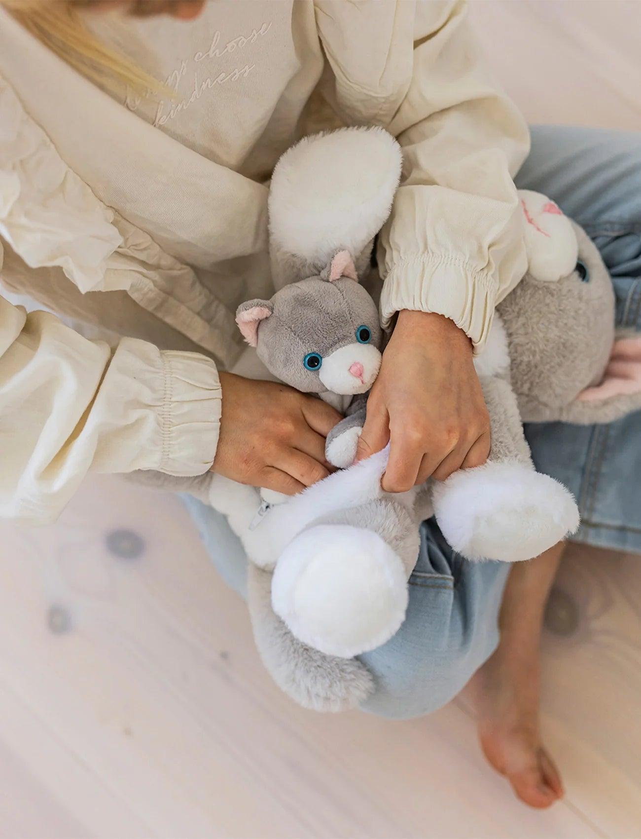 Kosedyr Katt Tuva the cat with kitten | Teddykompaniet - Bamsedyra AS