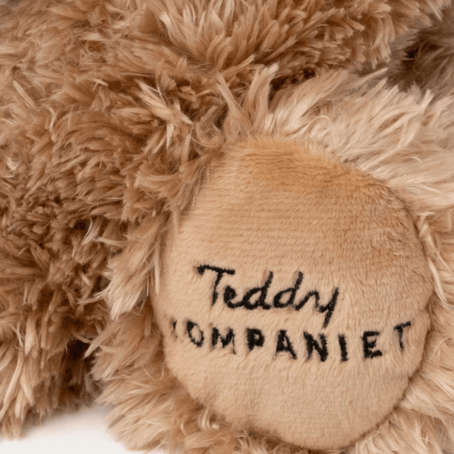 Selma hundebamse brun 35 cm fra Teddykompaniet – bakside og myk pels