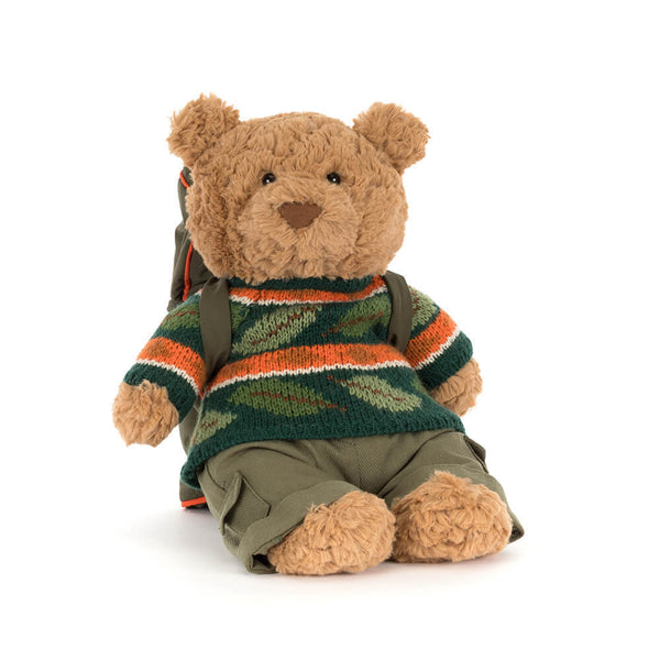 Jellycat Bartholomew Bear i turutstyr – brun kosebamse med stripet genser, olivengrønn turbukse og ryggsekk