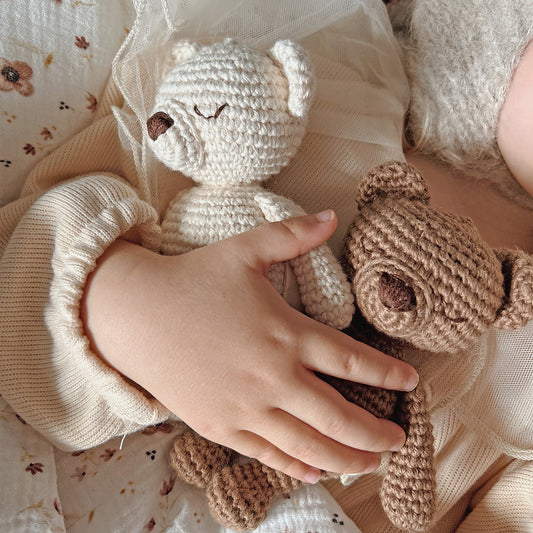 Heklet mini bamse – Bo the Bear (brun) | Patti Oslo