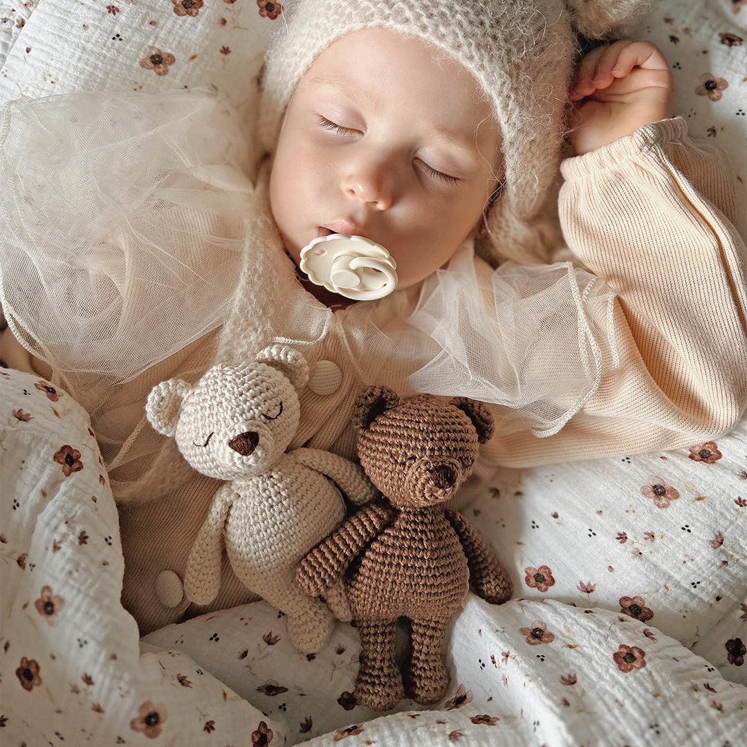 Heklet mini bamse – Bo the Bear (brun) | Patti Oslo