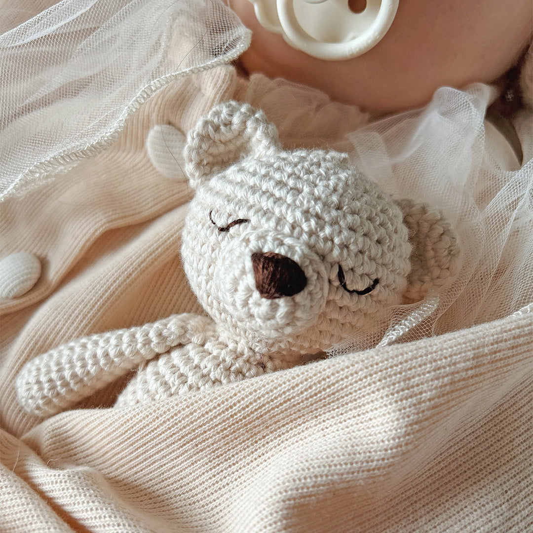 Heklet mini bamse – Polar Bear (krem) | Patti Oslo