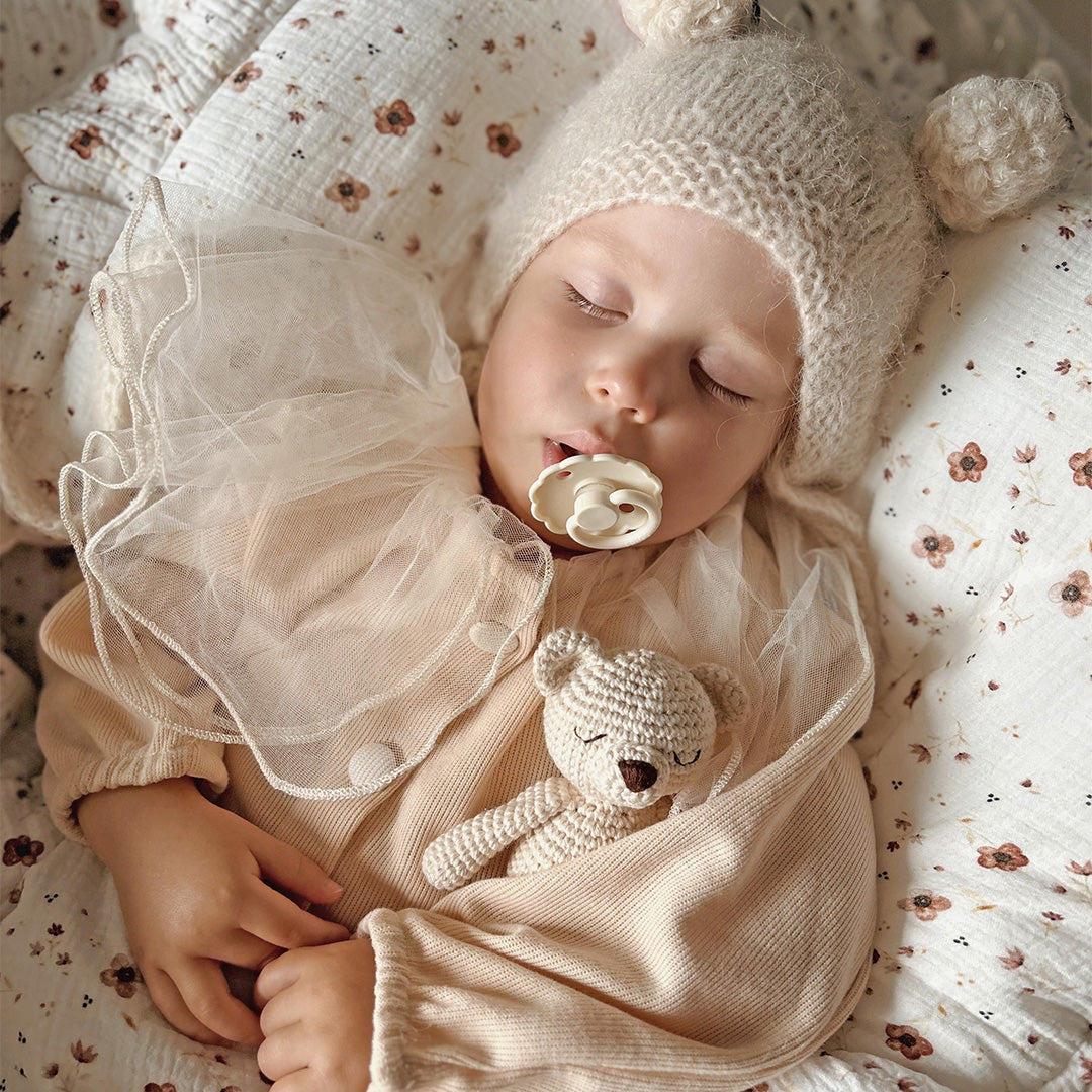 Heklet mini bamse – Polar Bear (krem) | Patti Oslo