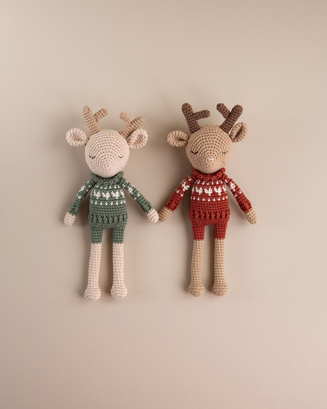 Robin Reindeer i Hjertesweater (Sienna) 27 cm | Patti Oslo