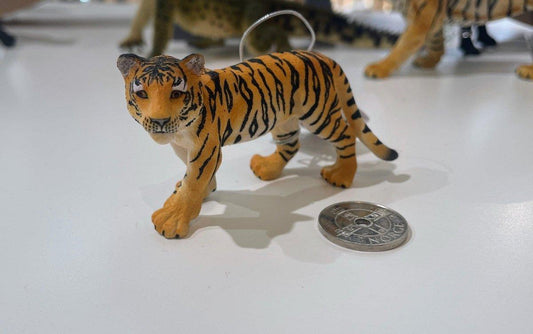 CollectA Tiger Cub Figure - Cute and Lifelike Wild Cat Replica - Bamsedyra AS