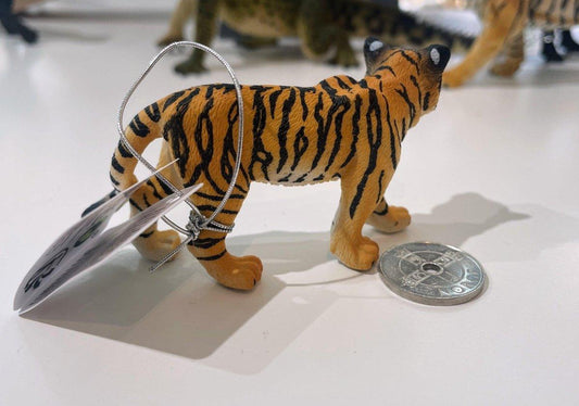 CollectA Tiger Cub Figure - Cute and Lifelike Wild Cat Replica - Bamsedyra AS