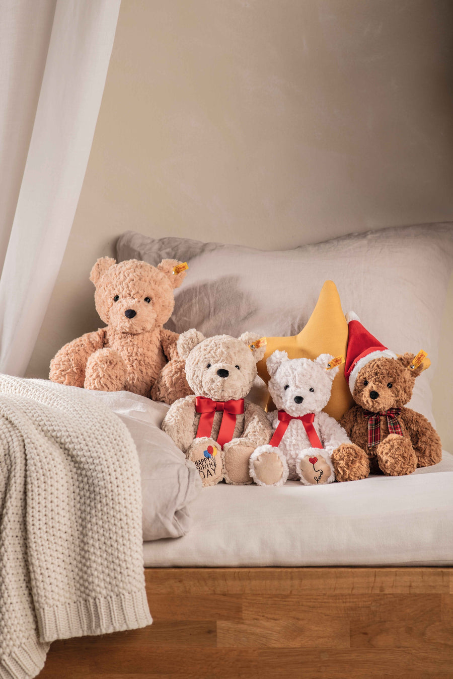Steiff Jimmy teddybjørn-familien i miljøbilde