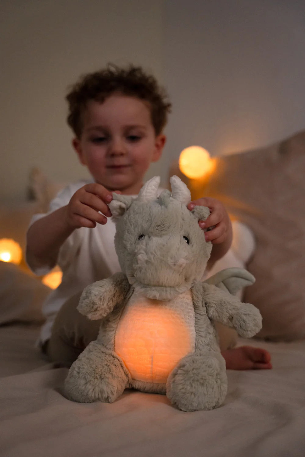 Cloud.b LoveLight – Drake the Dragon – beroligende nattlys & lydmaskin for baby (opptak, USB-C)