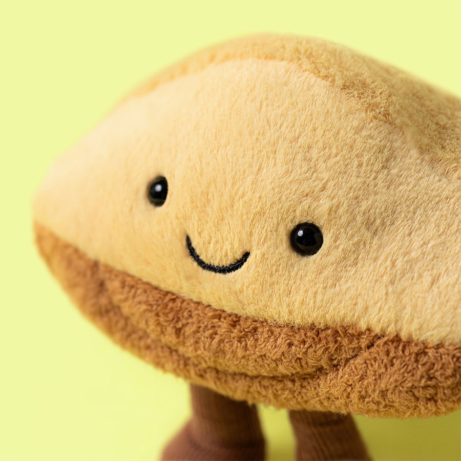 Jellycat | Amuseables Margaux Madeleine | Beige | ca. 11 cm Side View - Bamsedyra AS