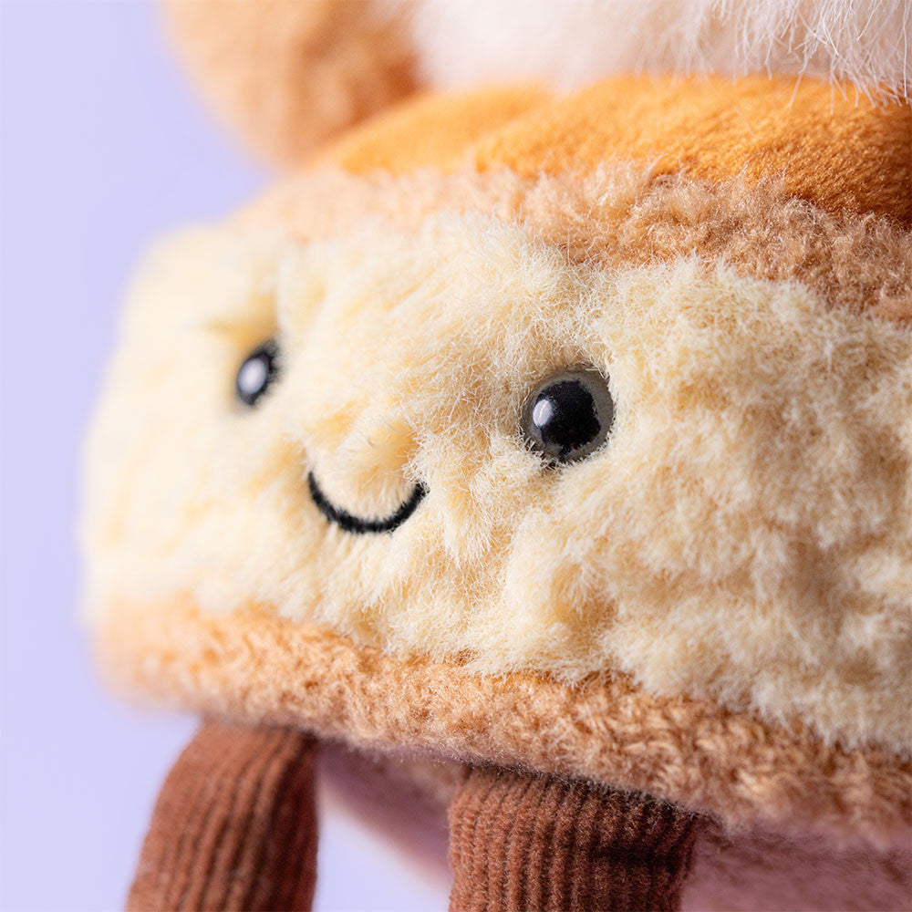 Jellycat | Amuseables Mirielle St. Honoré | Beige/Krem | ca. 12 cm Side View - Bamsedyra AS
