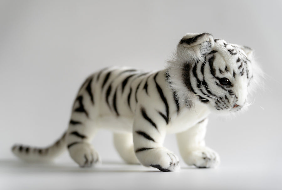 Hansa Creation Hvit Amurtiger sett fra siden – hvit tiger plysj med svarte striper