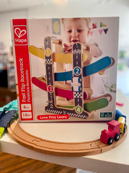 Hape Fast Flip Racetrack – Fast and Exciting Track for Kids - Bamsedyra