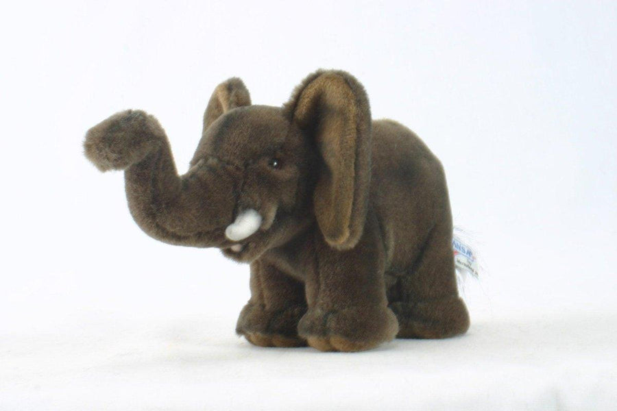 Hansa Creation Baby Elefant Bamse – naturtro grå elefantunge plysj med store ører, 23 cm