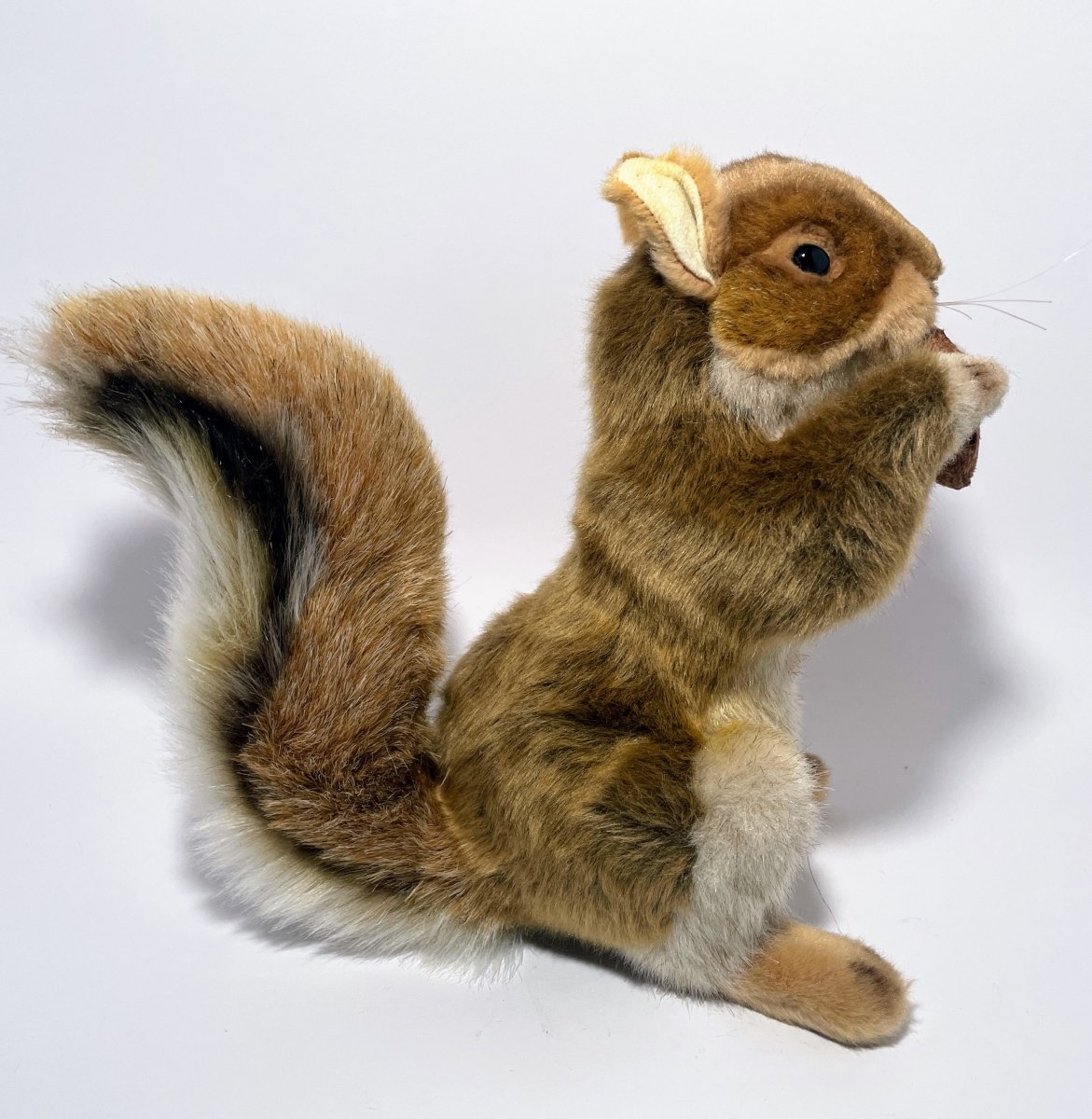 Hansa Creation Red Squirrel with Nut - Bamsedyra